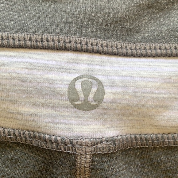 Lululemon crops - Picture 3 of 5